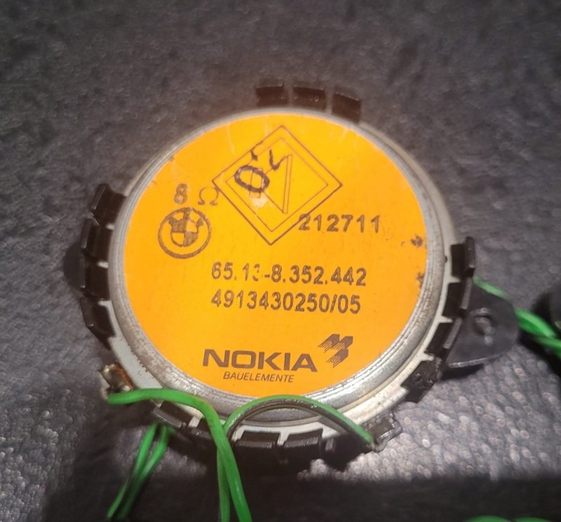 GŁOSNIK ŚREDNIOTONOWY W DRZWI BMW Z3 ORYGINAŁ 8352442