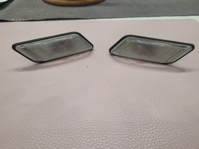 KIERUNKOWSKAZ LEWY + PRAWY BMW Z3 BIAŁY KIERUNEK KOMPLET