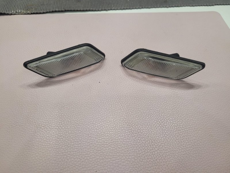 KIERUNKOWSKAZ LEWY + PRAWY BMW Z3 BIAŁY KIERUNEK KOMPLET