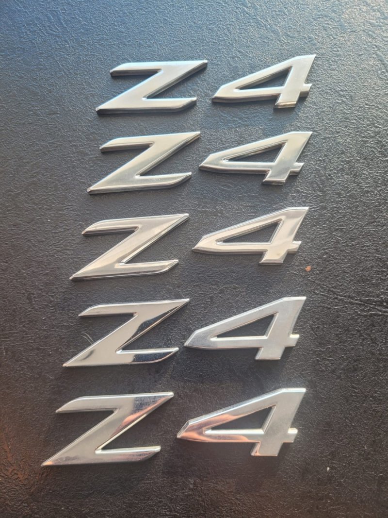 EMBLEMAT NAPIS &quot; Z 4 &quot; BMW Z4 E85 E86 ORYGINAŁ NA KLAPĘ