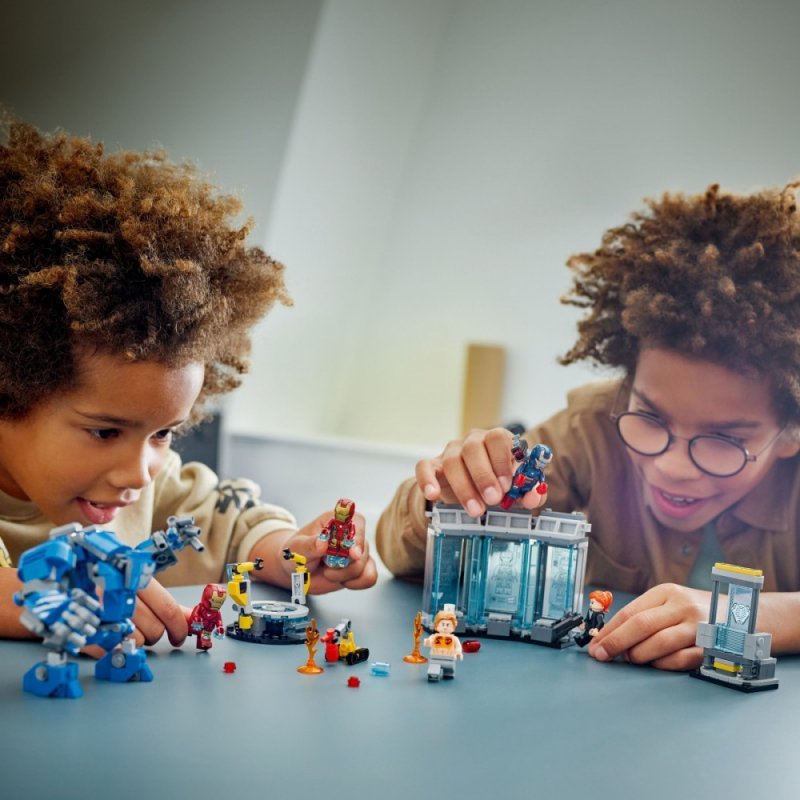 LEGO Klocki Super Heroes 76315 Laboratorium Iron Mana: Zbrojownia