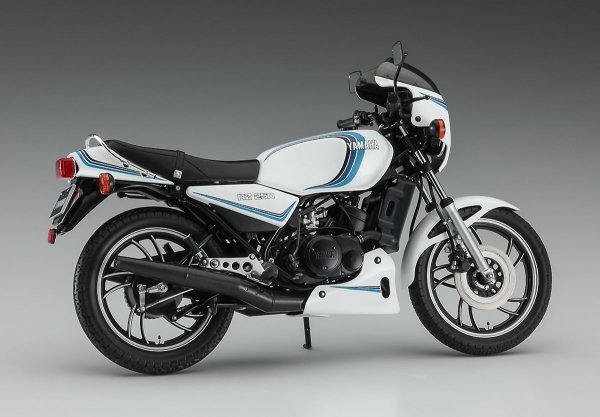Hasegawa 21758 Yamaha RZ250 (4L3) w/ Cowl 1/12