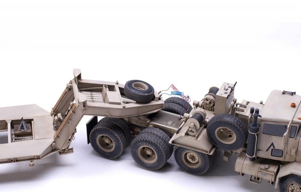 Meng SS-013 U.S. M911 C-HET (8x6) and M747 Heavy Equipment Semi-Trailer 1/35