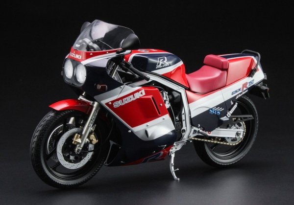 Hasegawa 21741 Suzuki GSX-R750(G) (GR71G) &quot;Red/Blue Color&quot; (1986) 1/12