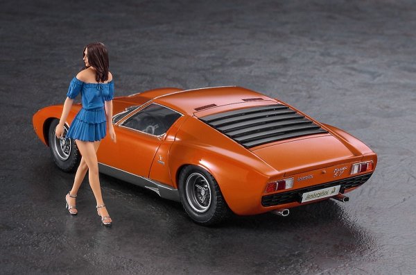 Hasegawa 20423 Lamborghini Miura P400 SV w/Italian Girl's Figure 1/24