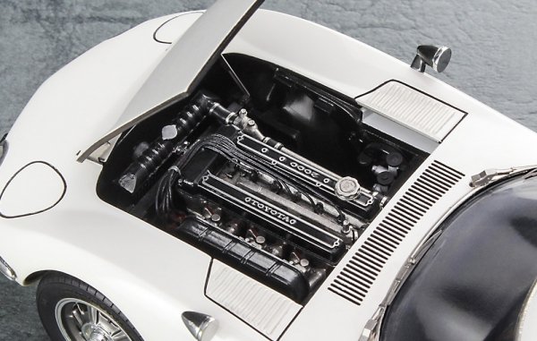 Hasegawa CH47-51047 Toyota 2000GT (Metal Engine Details) 1/24