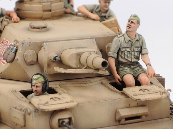 Tamiya 25208 1/35 German Tank Panzerkampfwagen IV Ausf.F &amp; Motorcycle Set &quot;North Africa&quot;
