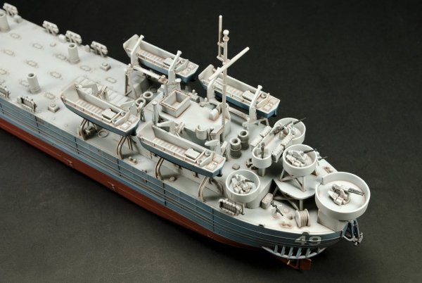 AFV Club SE73515 US Navy Type 2 LSTs LST-1 Class