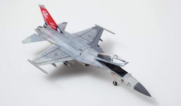 Freedom Model Kits 18005 F-CK-1C CHING-KUO ROCAF SINGLE SEAT 1/48