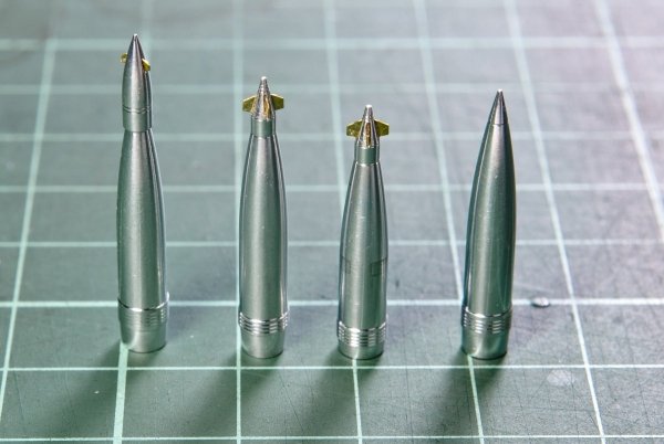 AFV Club AG35056 Aluminum PGK Series 155 mm Artillery Shell 1/35