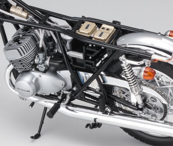 Hasegawa 21510-BK10 Kawasaki 500-SS/MACH III (H1) 1/12
