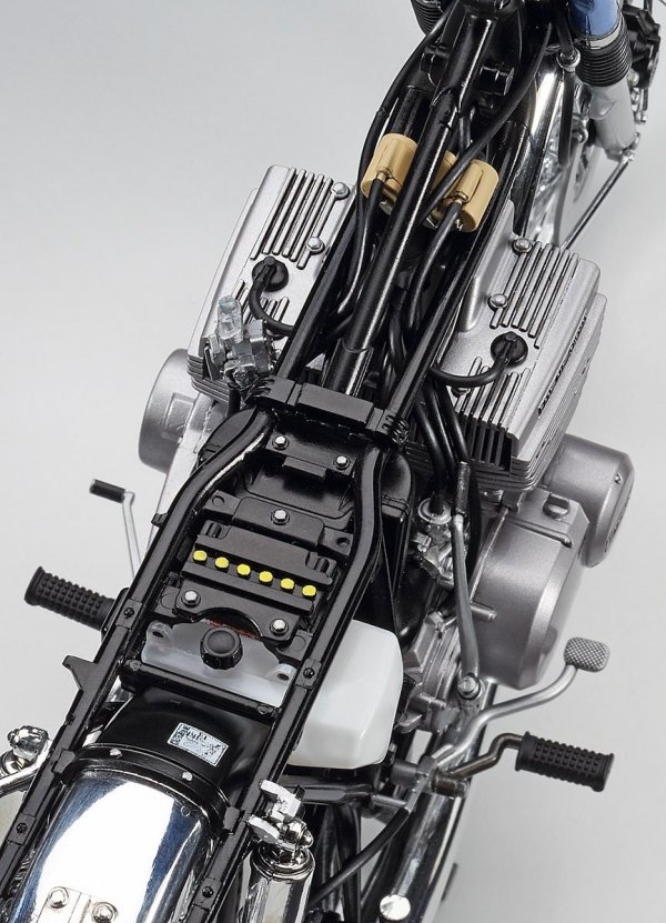 Hasegawa 21505-BK5 Suzuki GT380 1/12
