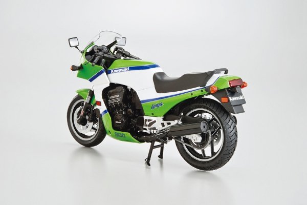 Aoshima 06499 1/12 Kawasaki ZX900A GPZ900R Ninja '85