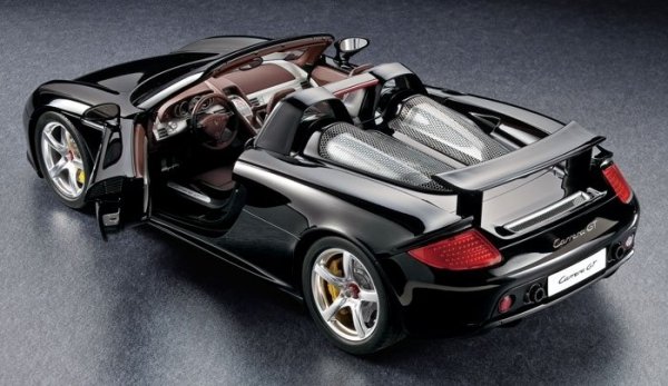Tamiya 12050 1/12 Porsche Carrera GT