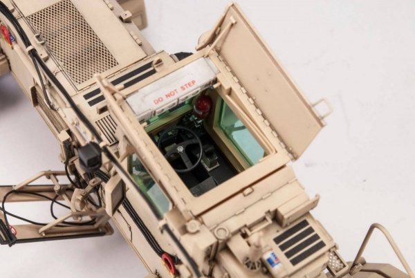 AFV Club AF35354 Husky Mk. III VMMD w/ Interrogation arm