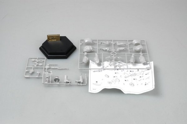Trumpeter 00704 1/16 WWII Sov. Offi