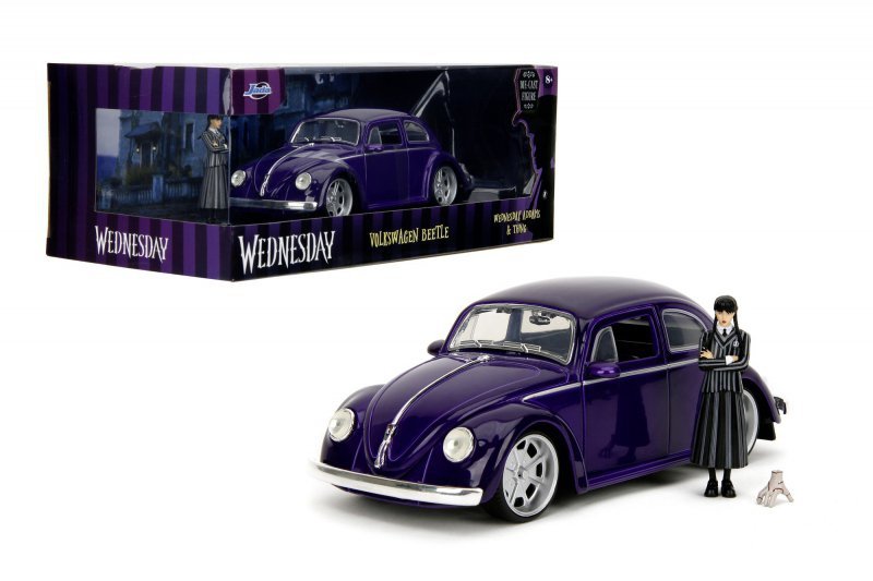 Auto Volkswagen Beetle 1:24 z figurką Wednesday