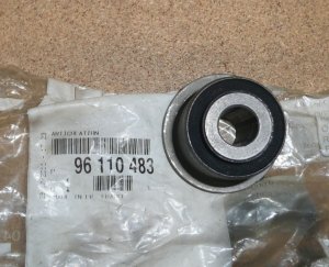 Manchon de bras oscillant Citroën ZX, Peugeot 306 central ,  96110483