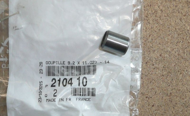 Bouchon de bloc moteur Citroën C4 Picasso II, 2104.10, 210410