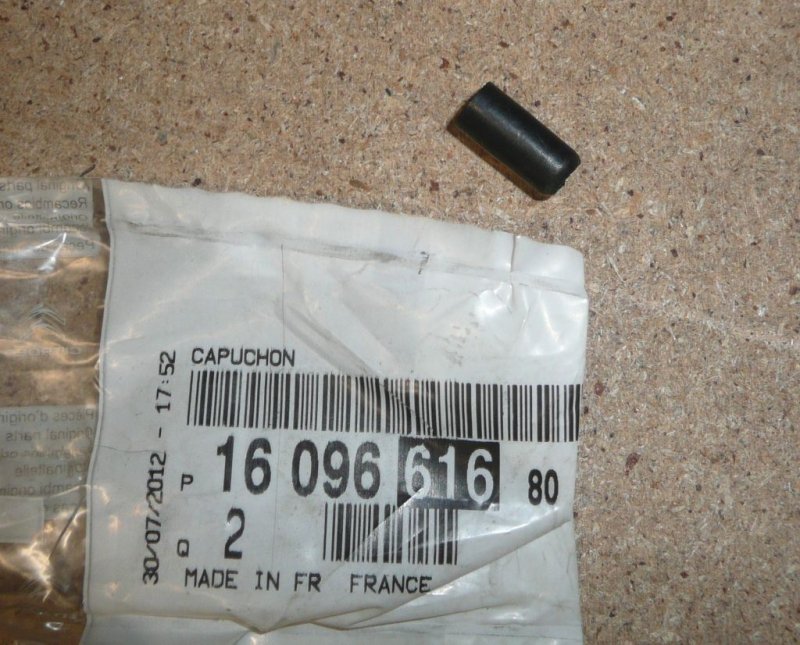 COUVERTURE DE FIXATION DE CEINTURE DE SÉCURITÉ PEUGEOT 208 ,  1609661680