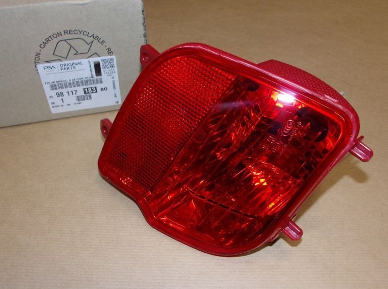 Feu antibrouillard arrière droit Citroën C5 Aircross, 9811718380, 9811718380, 