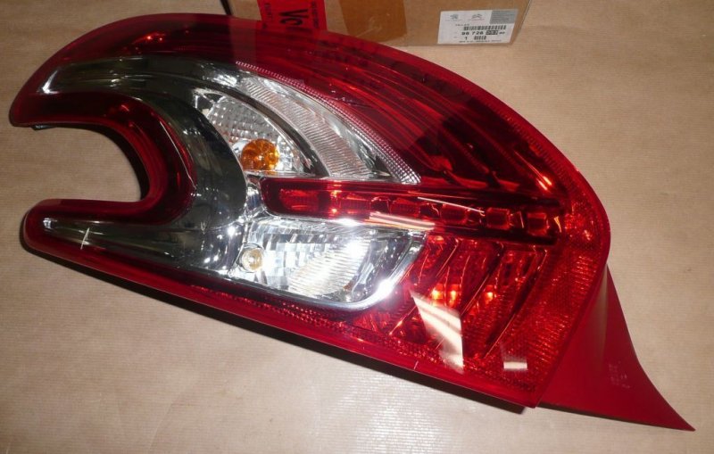 Feu arrière Peugeot 208 gauche, 9672628280, 9672628280, 