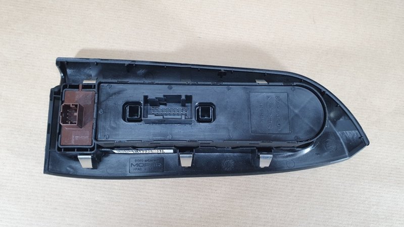 Pièce d’origine  Bouton de lève-vitre pour Fiat 500 2015|}, 735633150