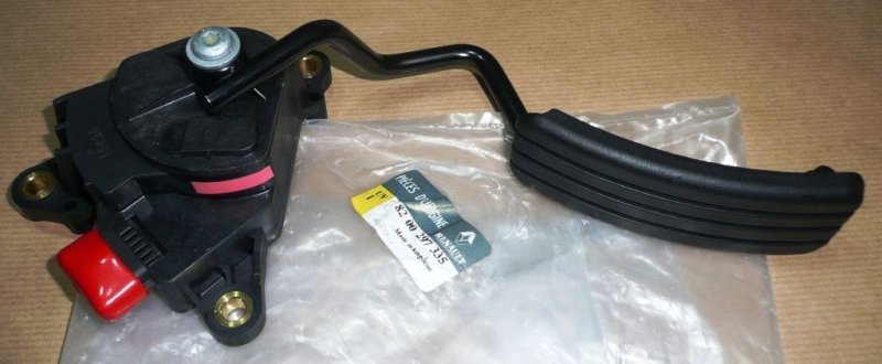 Original  Potentiomètre de pédale d'accélérateur Renault Clio III , 8200297335