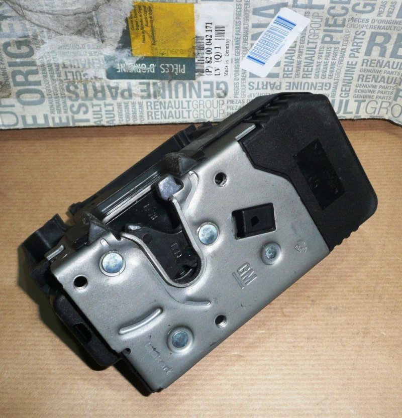  Serrure de porte Renault Trafic II avant droit 3 broches , 8200042171
