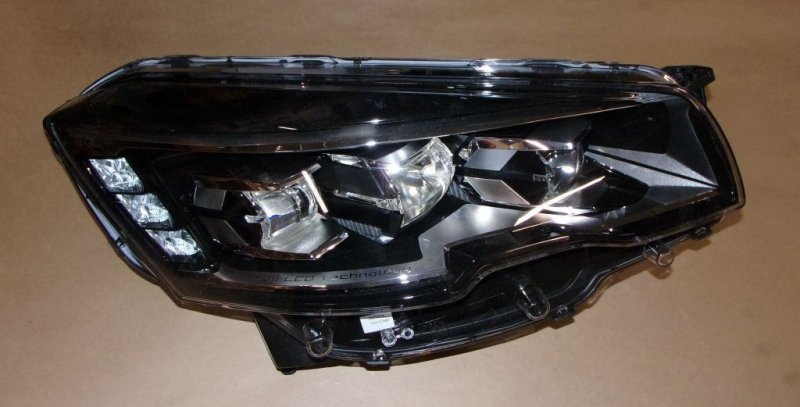 Projecteur Peugeot 508 droit, 9807241880, 9807241880, 