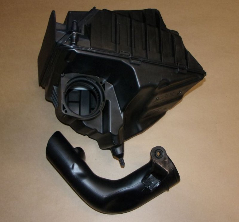 Original  Boîtier de filtre à air Renault Megane III 2.0 16VR Renault Scenic III, Renault Fluence , 8200947664