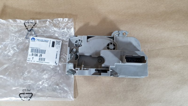 Pièce d’origine Serrure de porte Citroën C5 avant droit, 9136J9