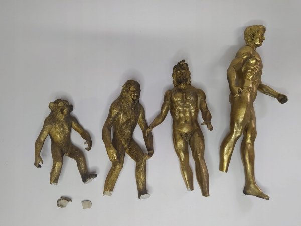 Kare figurka 42.5 x 18.5 x 58cm Ewolucja człowieka
