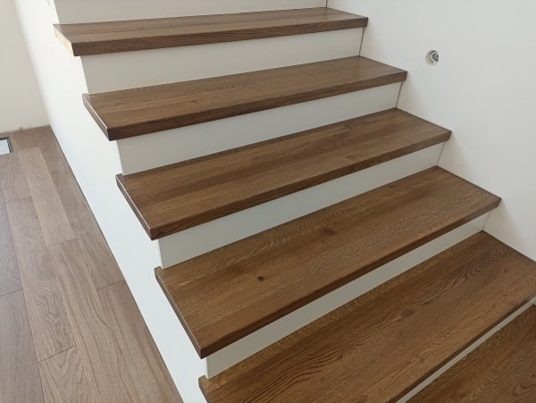 Trep dębowy lity drewniany kl.natur 40x320x1000mm