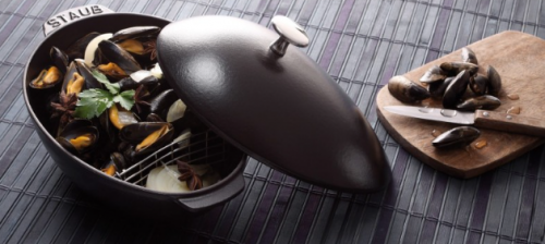 Garnek żeliwny owalny małż STAUB 40509-494-0 - czarny 2 ltr