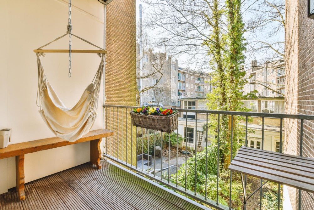 Jak oświetlić balkon – praktyczne porady i rozwiązania