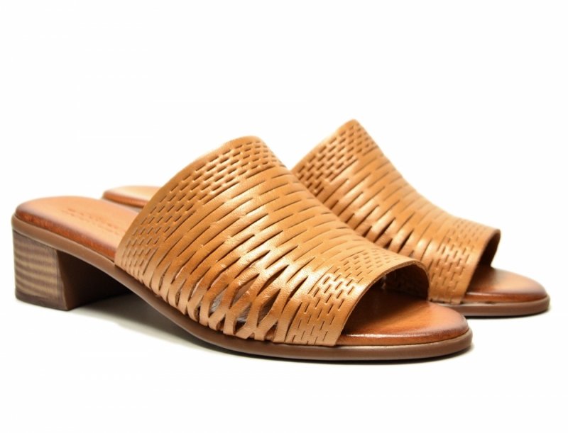 Klapki 36 Sokolski skóra 708 camel skórzane na obcasie