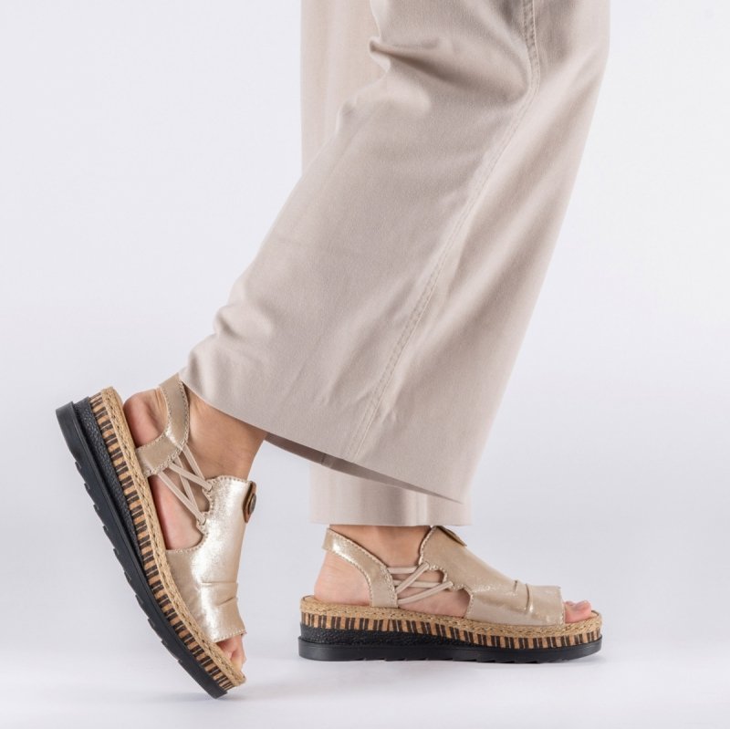 Sandałki beżowe złote 40 RIEKER 7972 beż na koturnie platformie