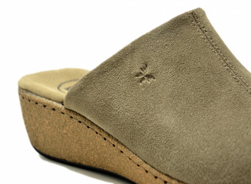 Klapki skóra 40 taupe FILIPPO 7567 skórzane na koturnie zamsz