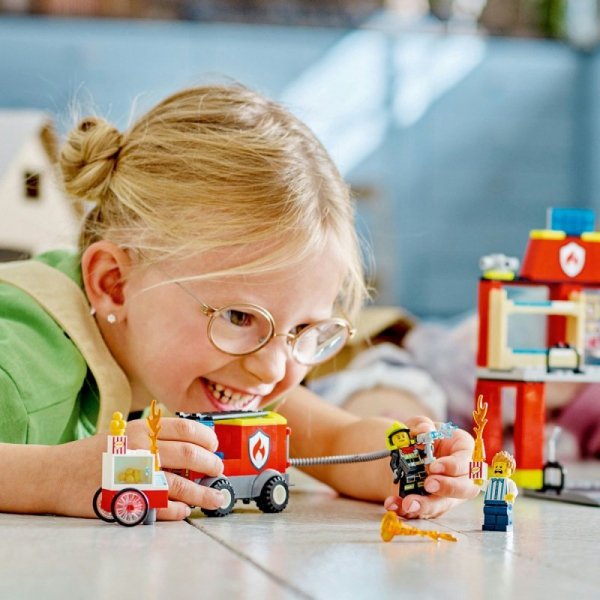 LEGO Klocki City 60375 Remiza strażacka i wóz strażacki