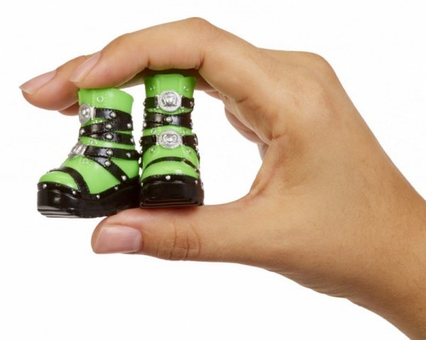 MGA Akcesoria  Rainbow High Buty display 27 sztuk