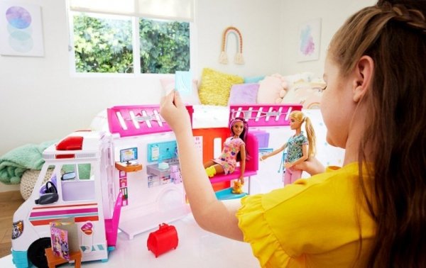 Barbie Karetka Mobilna klinika zestaw HKT79 p1 MATTEL