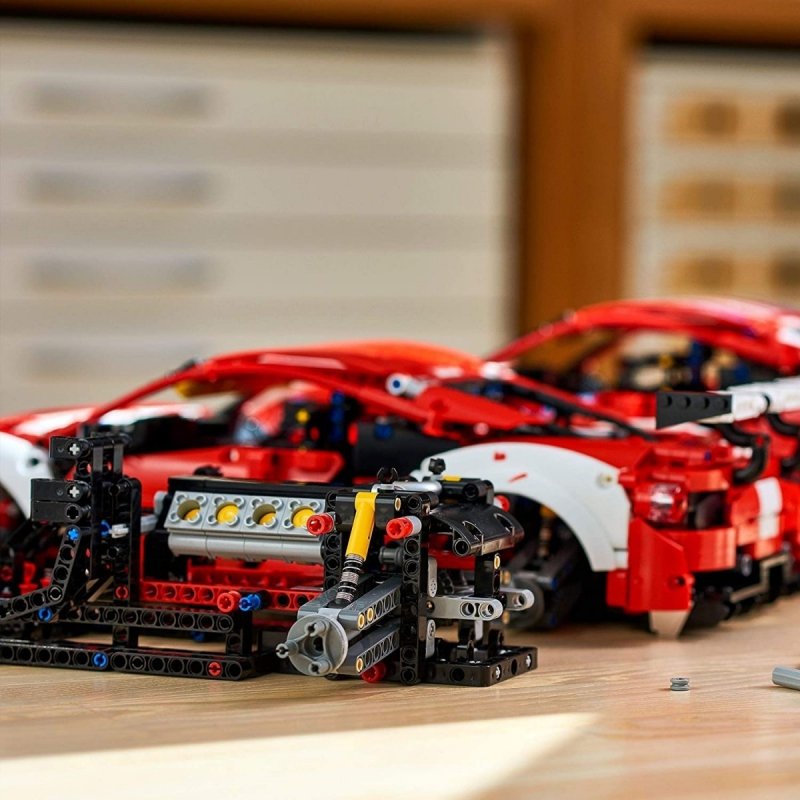 LEGO TECHNIC FERRARI 488 GTE AF CORSE 51 42125 18+