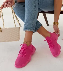 Ciemnoróżowe sneakersy sportowe Roshni