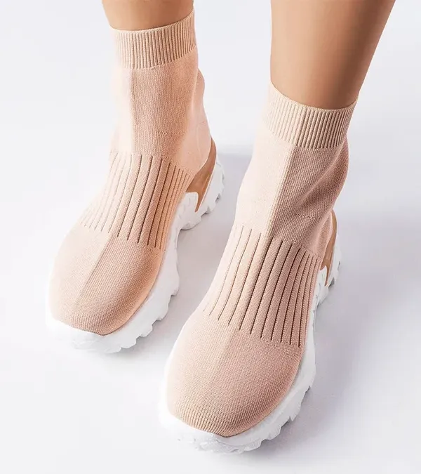 Beżowe sneakersy z elastyczną cholewką Antonio