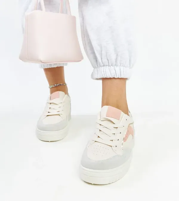 Białe sneakersy na platformie Walda