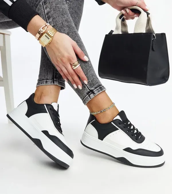 Biało-czarne sneakersy na grubszej podeszwie Rumai
