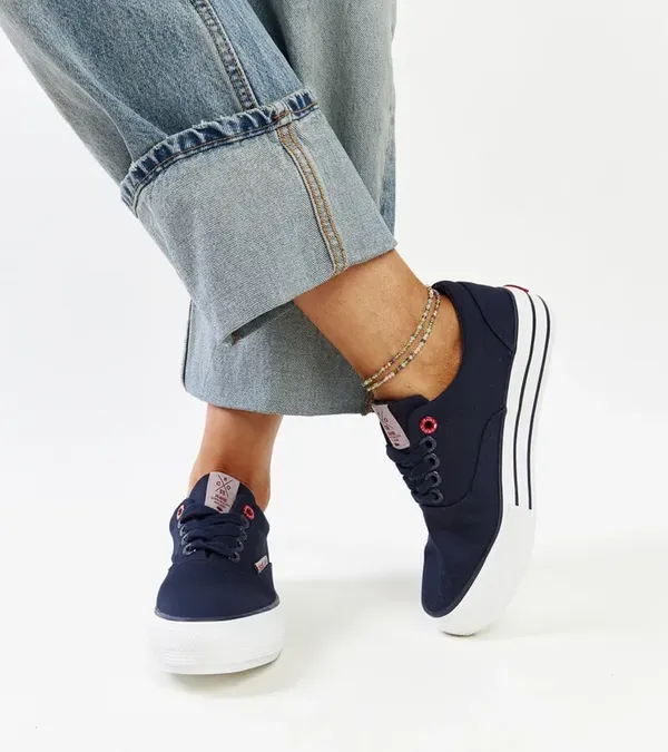 Granatowe damskie trampki na grubej podeszwie CROSS JEANS
