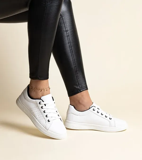 Białe sneakersy eko skóra Cathleen - z czarnym elementem