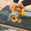 Ręczna przecinarka do płytek ceramicznych DeWALT DWC410 do cięcia na mokro 1300 W 110 mm